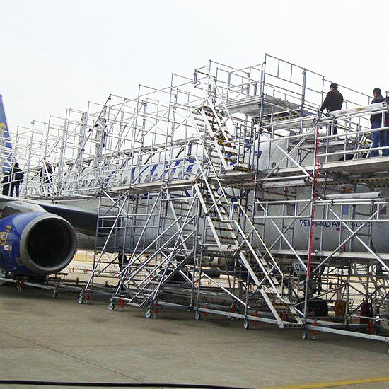 KBP Elevación - Andamios para dar mantenimiento a avión